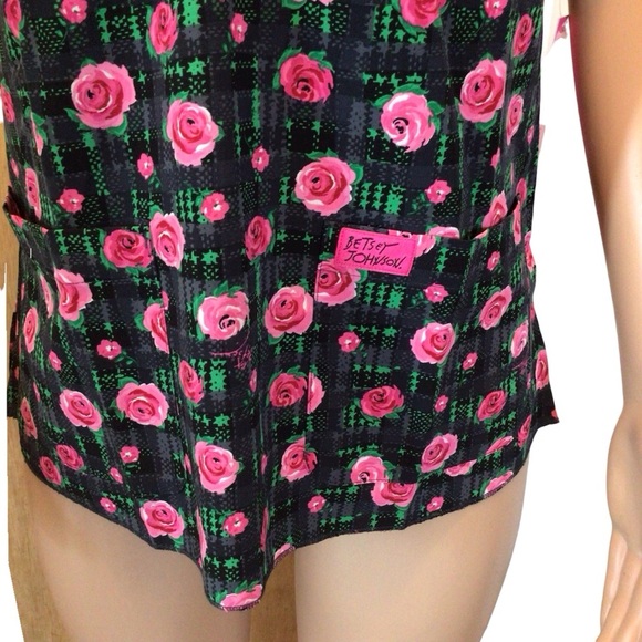 KOI Betsey Johnson B126PR Women’s Canola Scrub Top Size Small Pink Roses - Picture 5 of 10
